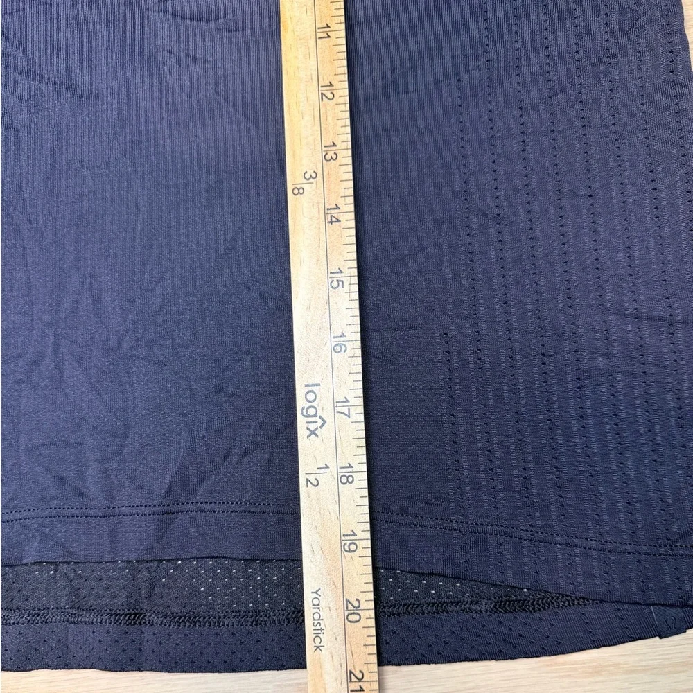 LULULEMON Black Crop Relaxed Short Sleeve Shirt Women’s Size Small‎ / Medium